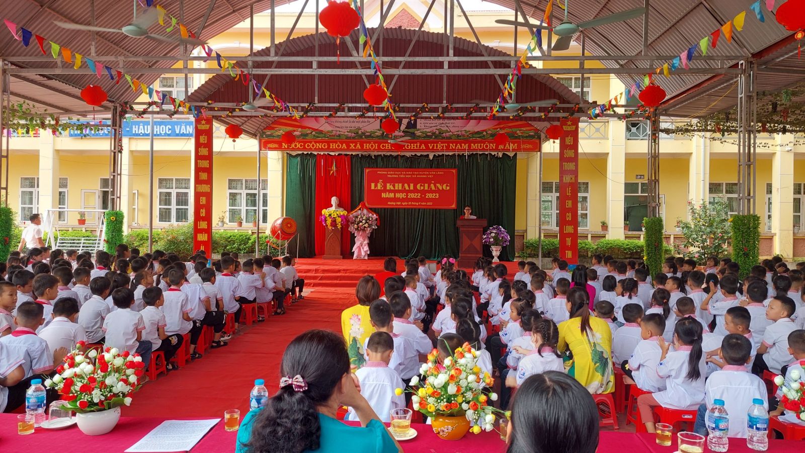 Rộn ràng ngày khai trường